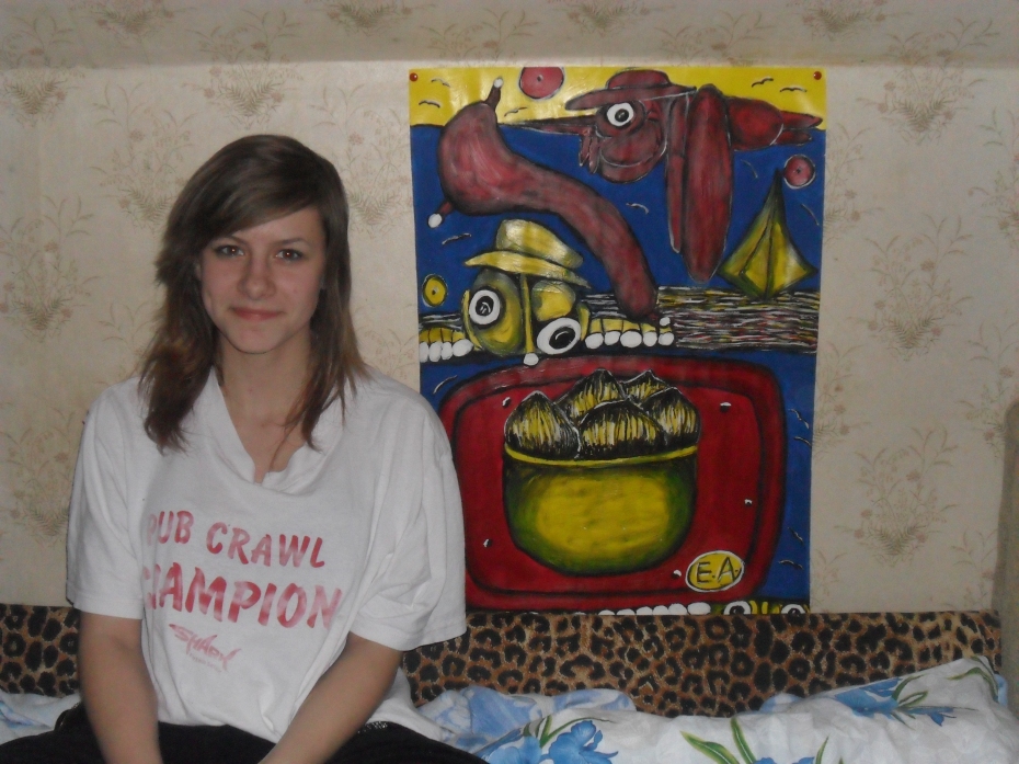 Юлія Ткаченко та картина Емми Андієвської у неї вдома